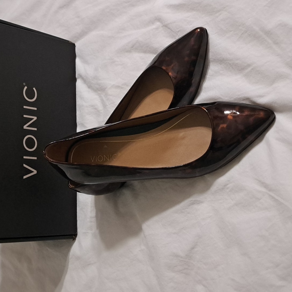 Vionic Lena Pointed Toe Flats 7.5